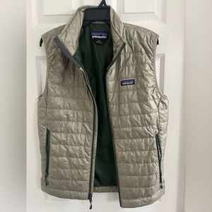 Patagonia Men's Nano Puff Quilted Vest Size S Forge Grey/Green Full Zip